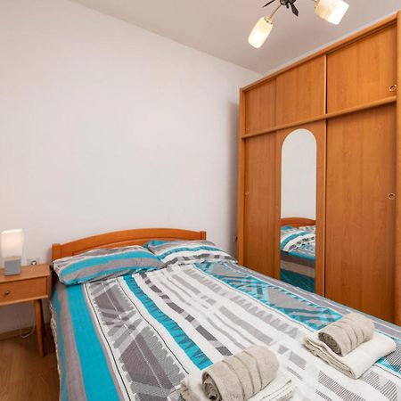 Cozy Apartment In Fazana With Kitchen Ngoại thất bức ảnh