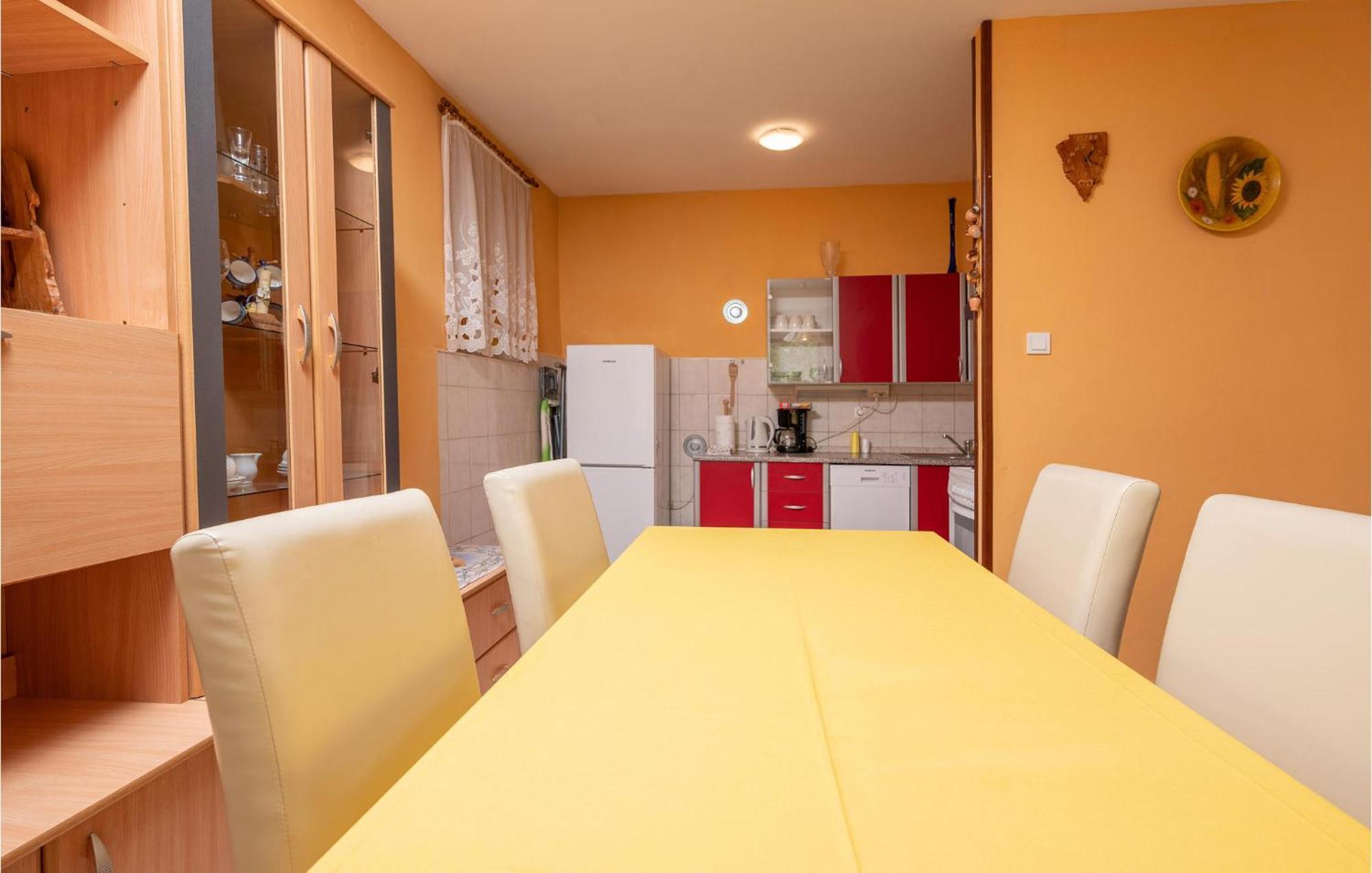 Cozy Apartment In Fazana With Kitchen Ngoại thất bức ảnh