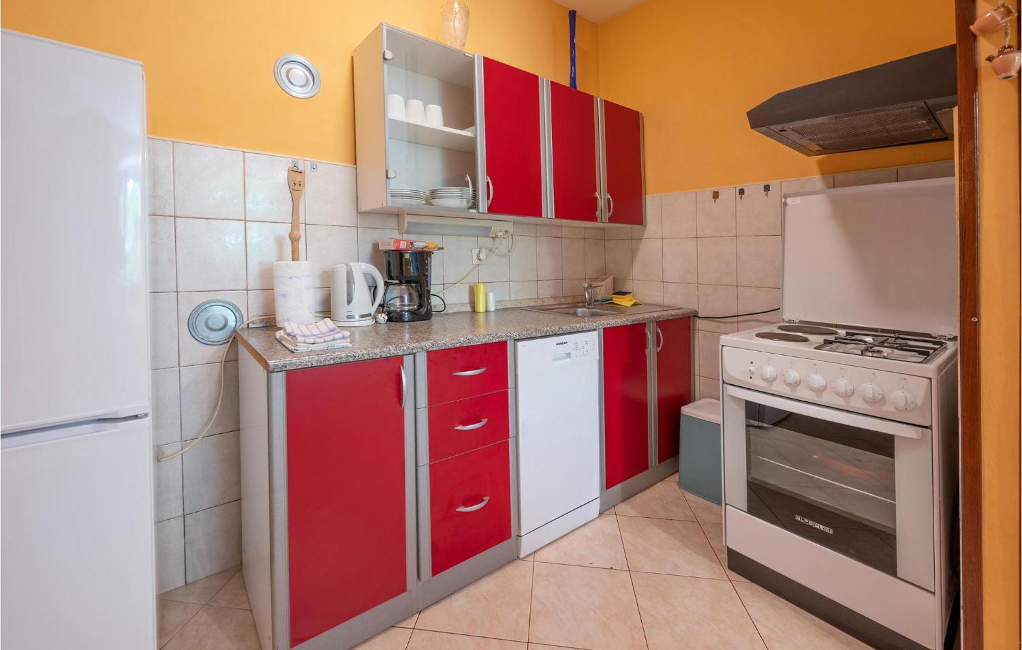 Cozy Apartment In Fazana With Kitchen Ngoại thất bức ảnh